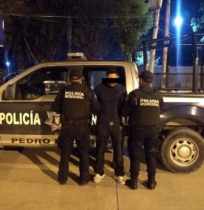 Detienen a sujeto que realizaba detonaciones de arma de fuego en Pedro Escobedo