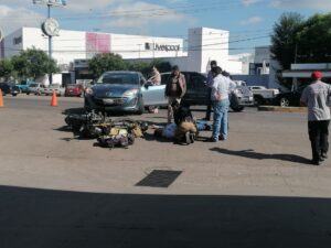 Motociclista lesionado tras choque en avenida Juárez Poniente, en SJR