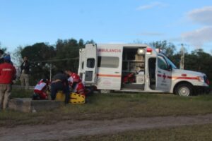 Motociclista sufre violenta caída sobre avenida Constituyentes