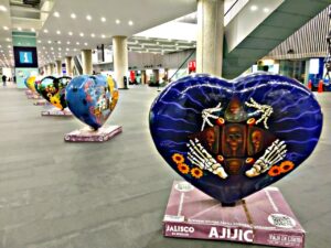 Corazones de Querétaro llegaron a la CDMX con la exposición El latido de los Pueblos Mágicos del Centro Occidente