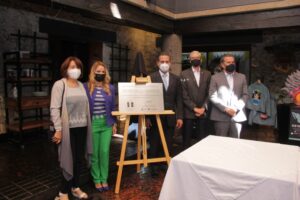 Devela placa conmemorativa en la Hacienda de Casa Blanca en Querétaro