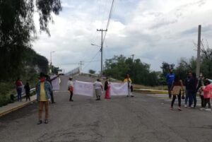 Bloquean vialidades para protestar contra crematorio