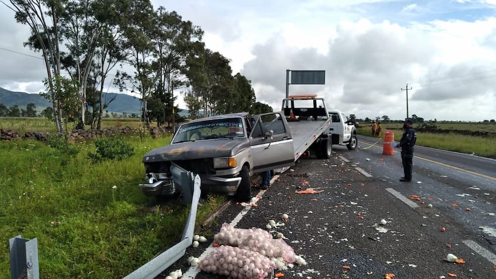 Muere mujer y dos menores resultan lesionados tras fatal choque sobre la 120