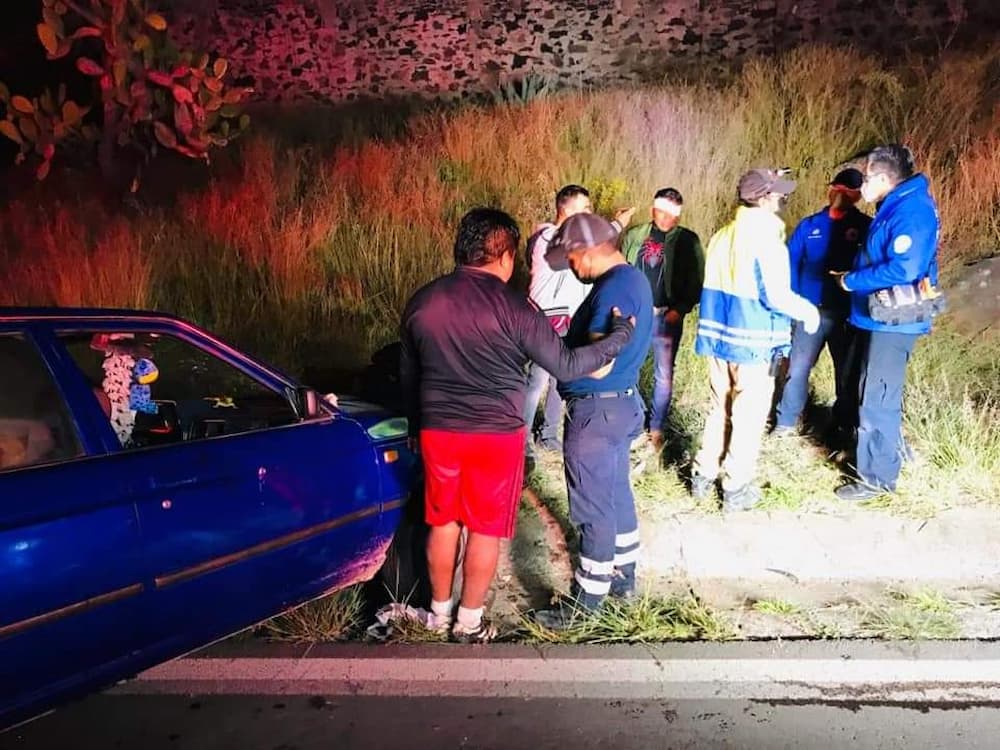 Choca contra cerro ubicado en la carretera 300, el saldo fue de tres lesionados