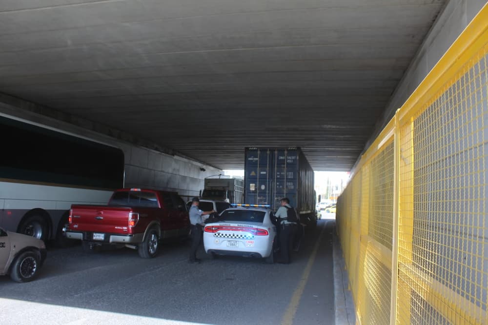 Con intensa movilización policíaca frustran robo de unidad pesada en San Juan del Río