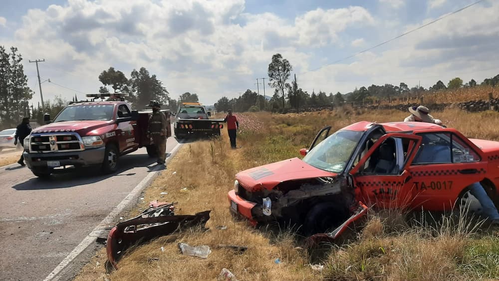 Cuatro lesionados tras fuerte choque sobre la carretera 120 en Amealco