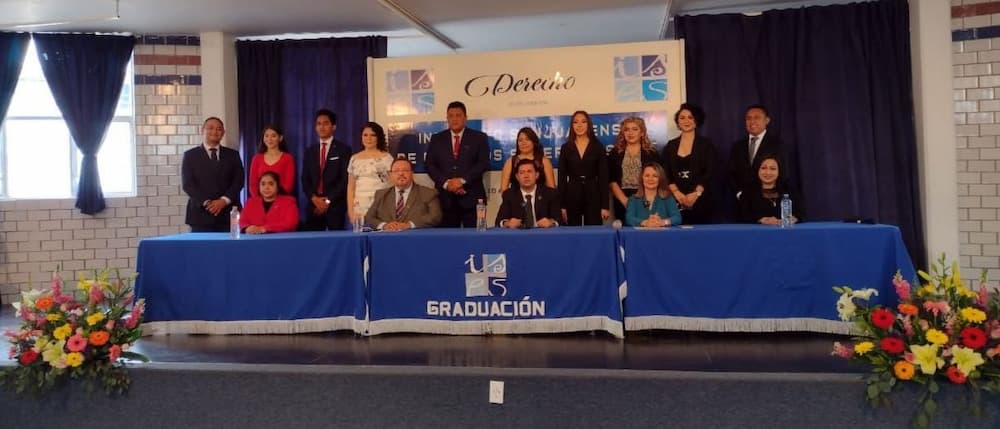 Celebra ISES graduaciones