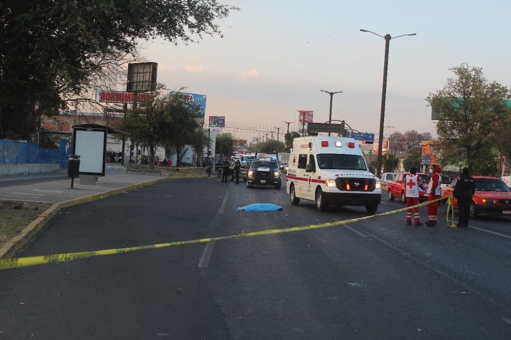 Hombre muere arrollado al tratar de cruzar Paseo Central en San Juan del Río