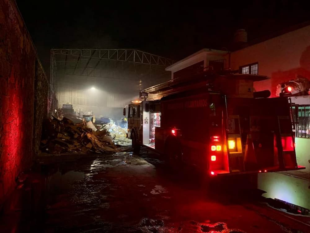 Voraz incendio en recicladora en la colonia San Cayetano en SJR