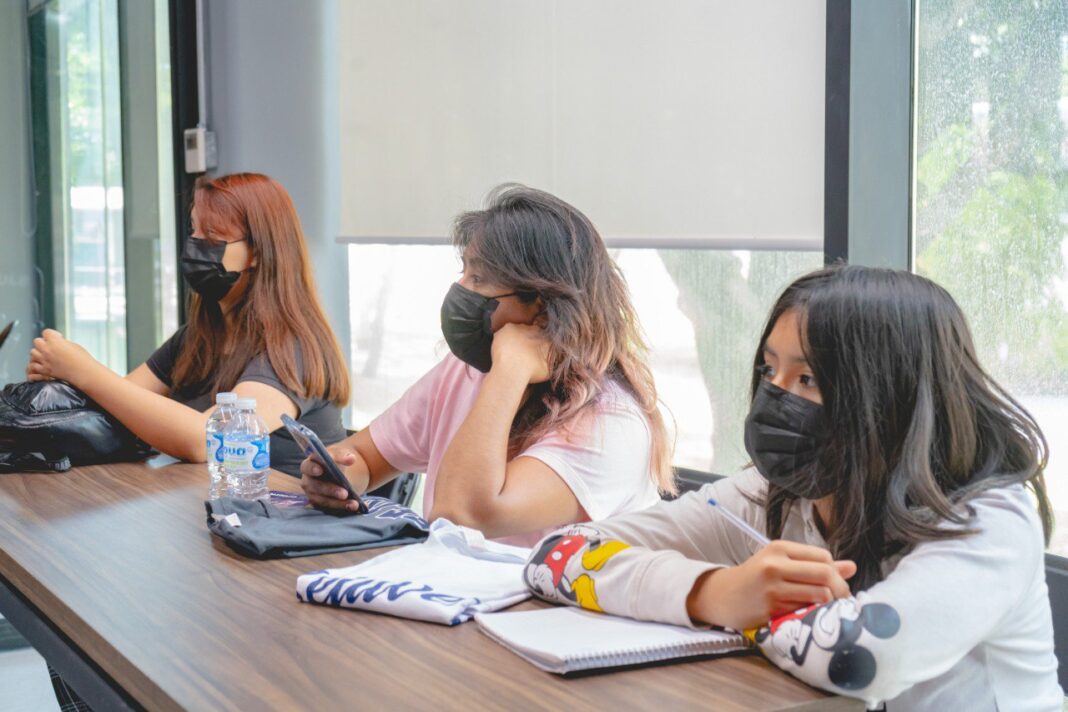 Presenta SEJUVE programa de emprendimiento a jóvenes comerciantes