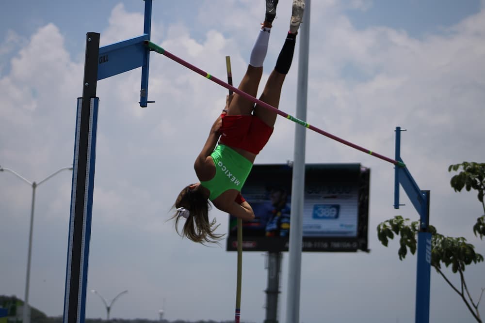 Querétaro sede del evento urbano de salto con garrocha