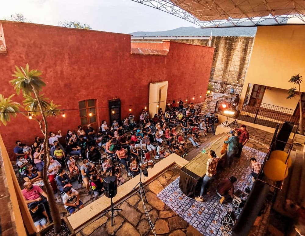 Acerca SECULT teatro a la Sierra Gorda