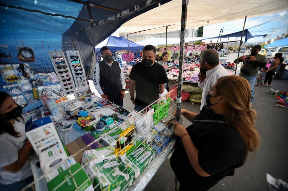 Municipio de San Juan del Río mantiene cercanía con comerciantes del tianguis La Peña Municipio de San Juan del Río mantiene cercanía con comerciantes del tianguis La Peña