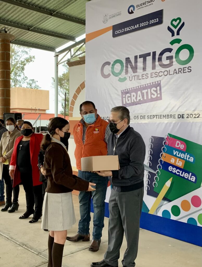 Avanza entrega de paquetes de útiles escolares en municipios de Querétaro
