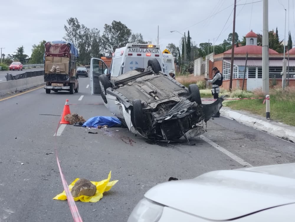 Muere al volcar su auto sobre la autopista 55 a la altura de San Sebastián de las Barrancas, SJR