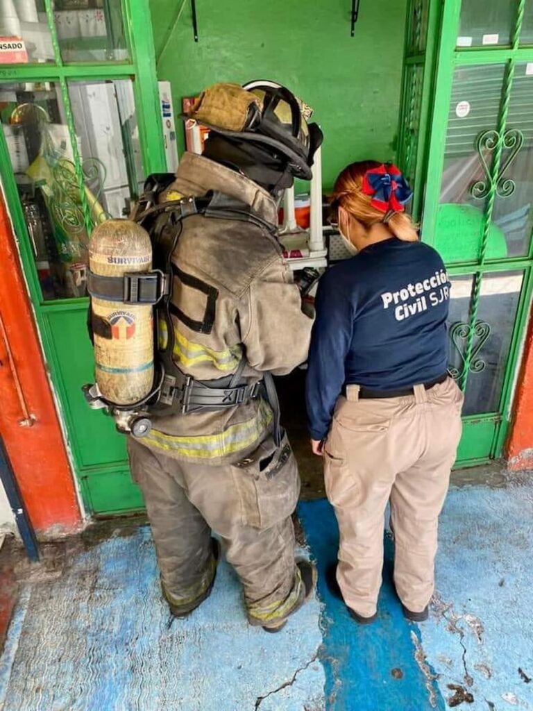 Movilización de cuerpos de emergencia por fuga de gas en el mercado 5 de Mayo en SJR