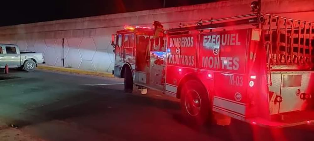 Bomberos voluntarios de Ezequiel Montes Sofocan incendio de vehículo