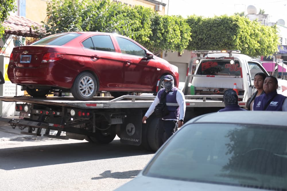 Asegura IQT 10 vehículos que brindaban servicio de transporte de manera irregular en Pedro Escobedo