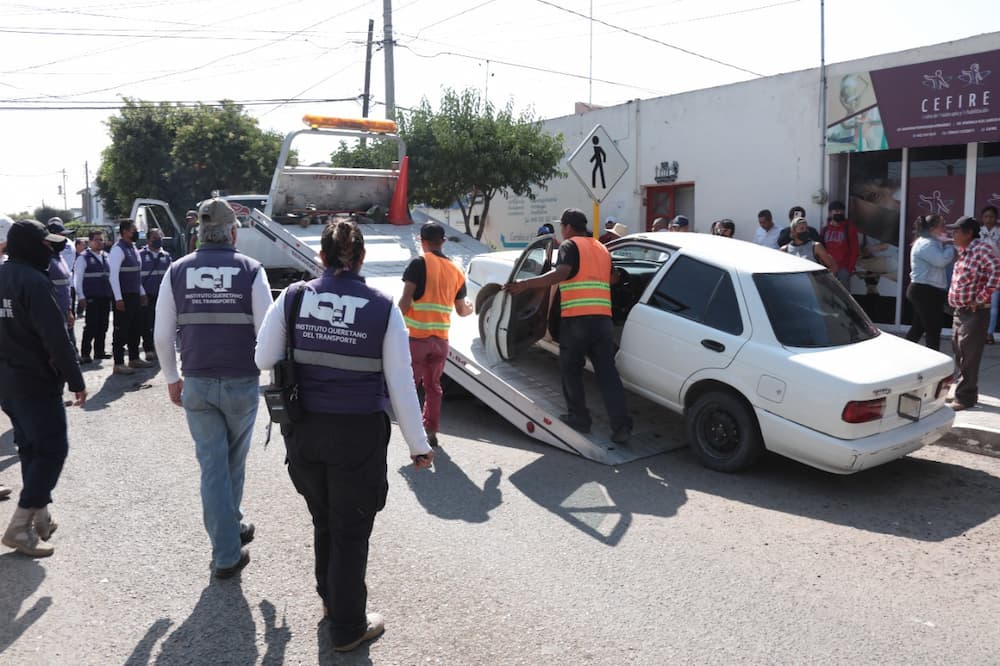 Asegura IQT 10 vehículos que brindaban servicio de transporte de manera irregular en Pedro Escobedo