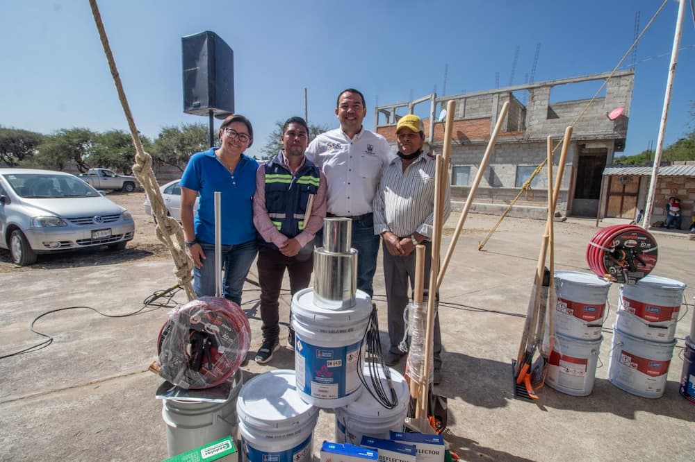 Adelante Mi Querido San Juan beneficia a escuelas y cancha de la comunidad de Arcila