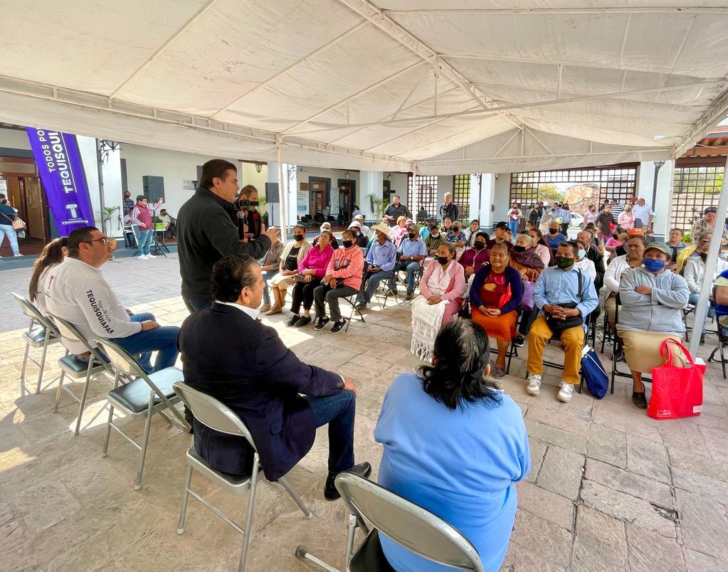 Antonio Mejía Entrega Apoyos a familias de 25 delegaciones