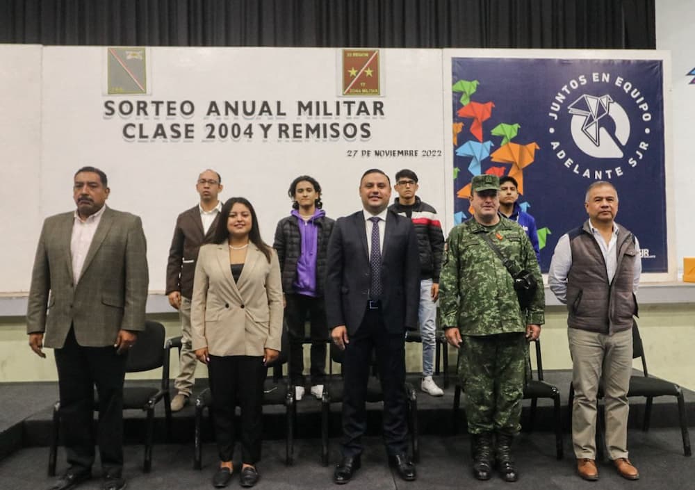 Realizan Sorteo Anual Militar clase 2004 y remisos en San Juan del Río