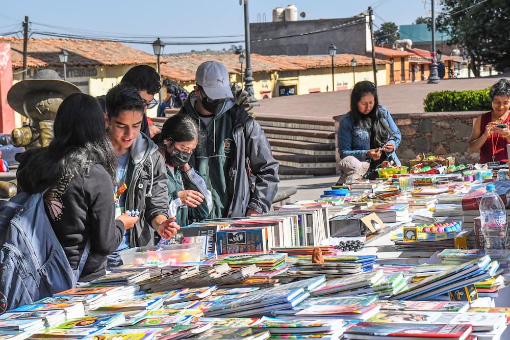 Presidente René Mejía impulsa la educación y el turismo, inaugura la 2da Feria del Libro “Léele” Amealco 2022