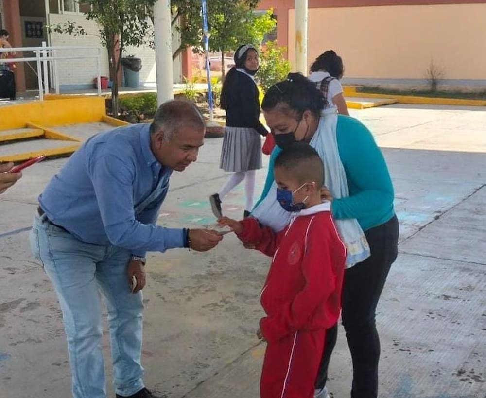 Regidores del PAN otorgan beca económica a 20 estudiantes del Centro de Atención Múltiple de SJR