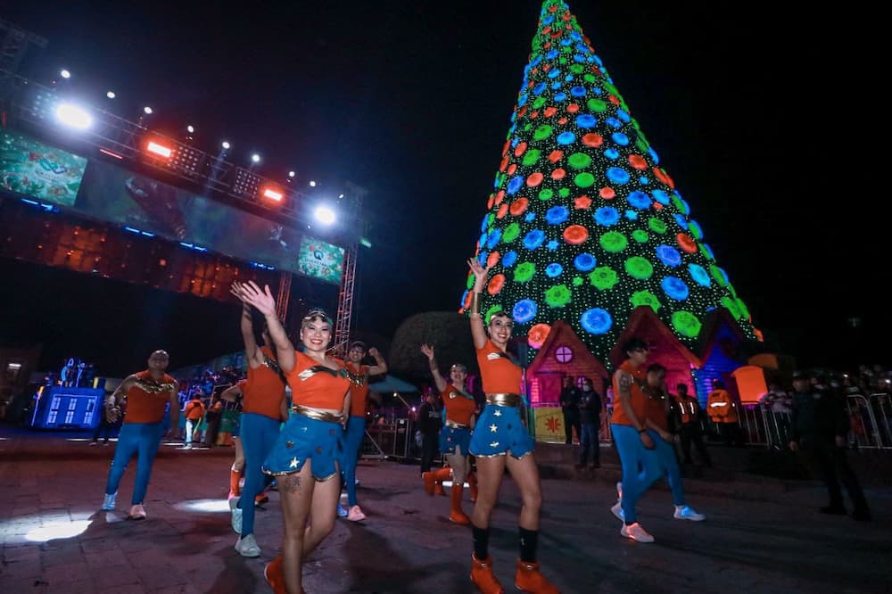 En equipo, Mauricio Kuri y Roberto Cabrera llevan Mega Desfile Navideño a 22 mil sanjuanenses