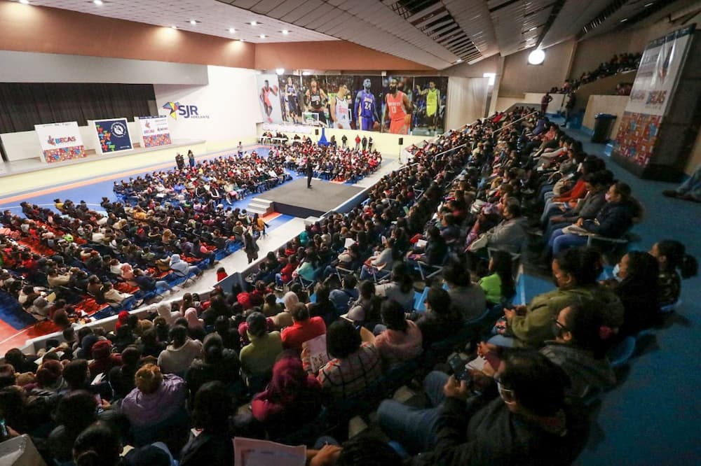 Entregan más de 10 mil becas a estudiantes sanjuanenses en penúltima jornada