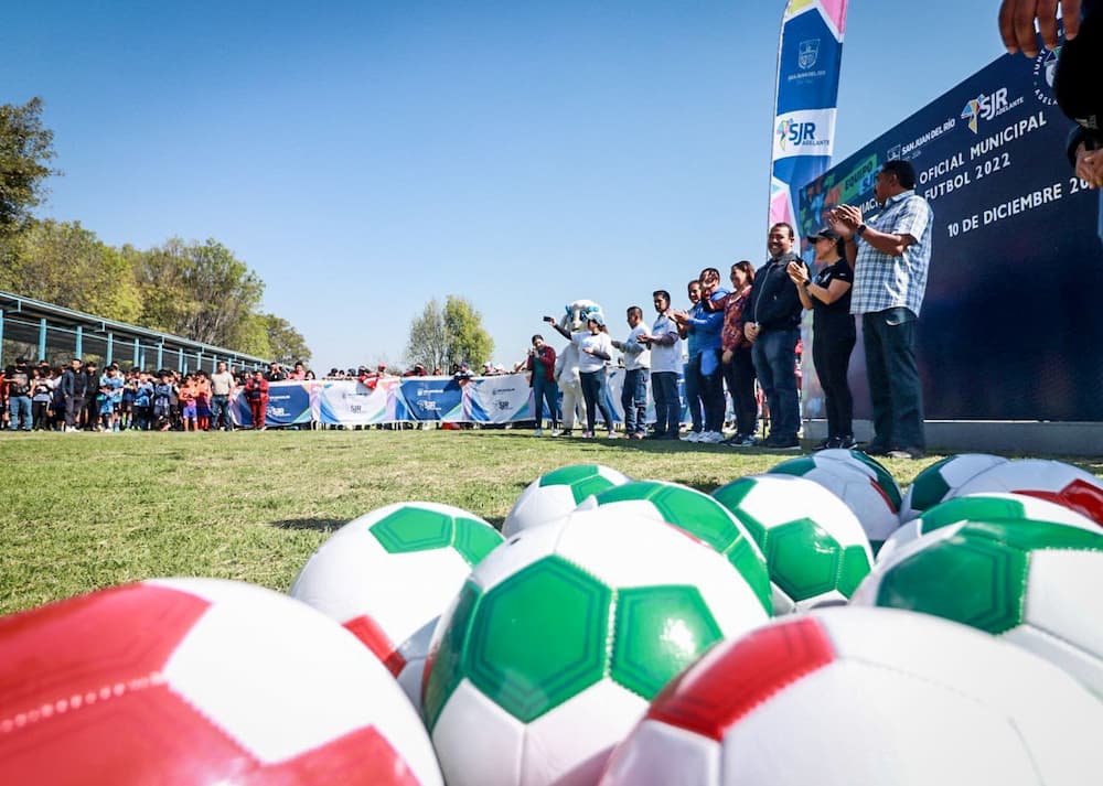 Roberto Cabrera encabeza premiación de la Liga Oficial Municipal Infantil de Futbol 2022