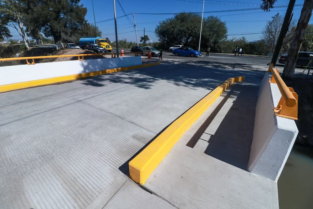 Roberto Cabrera entrega ampliación del puente de acceso a Casa Blanca