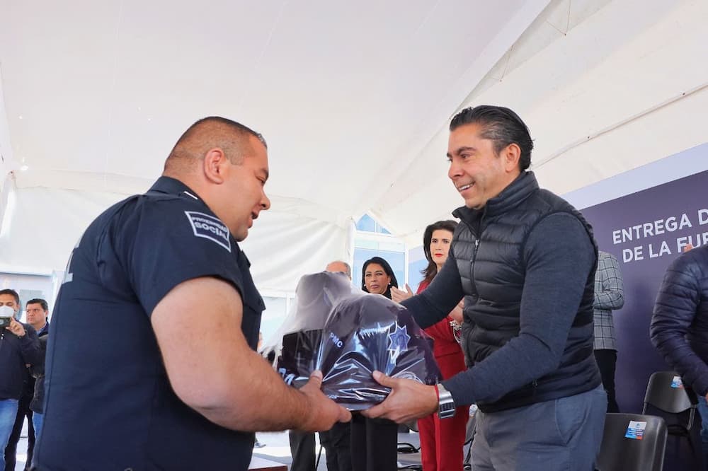 Roberto Sosa Pichardo entrega equipamiento a Secretaría de Seguridad Pública Municipal de Corregidora