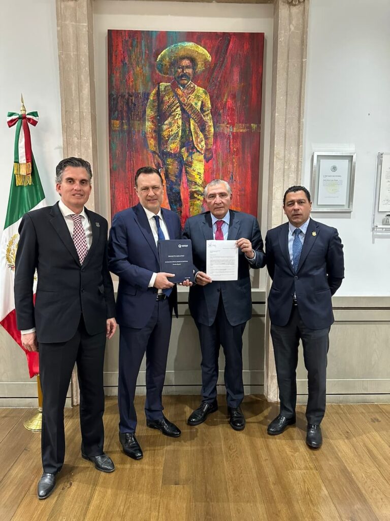 Entrega gobernador de Querétaro proyecto ejecutivo del Acueducto III