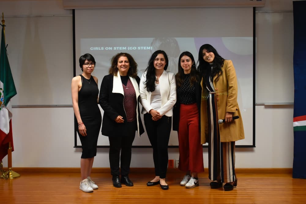 Concluye UNAQ primera edición del programa Women in the sky