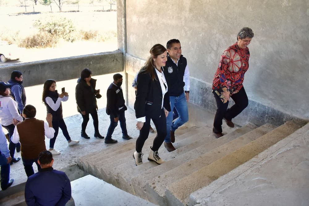 Rectora y alcalde realizan recorrido por obra de nuevo campus Corregidora