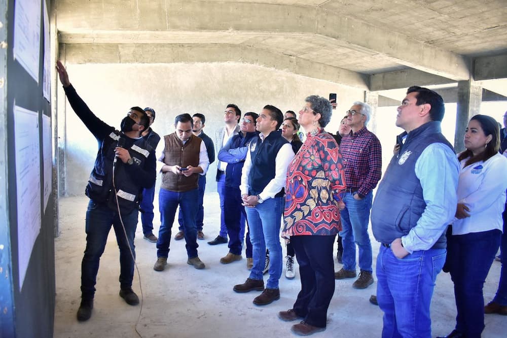 Rectora y alcalde realizan recorrido por obra de nuevo campus Corregidora