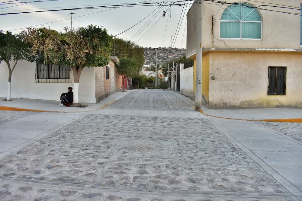 Cerca de 8 mdp invertidos en obra de urbanización en la colonia Los Olvera