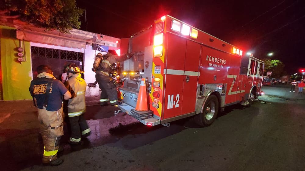 Incendio de llantas moviliza a cuerpos de emergencia en Centro de SJR