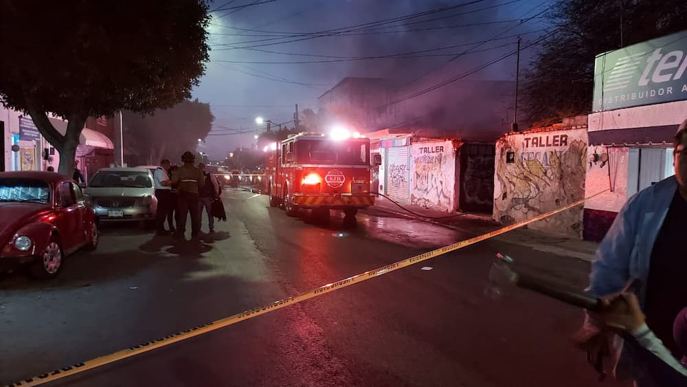 Incendio de llantas moviliza a cuerpos de emergencia en Centro de SJR