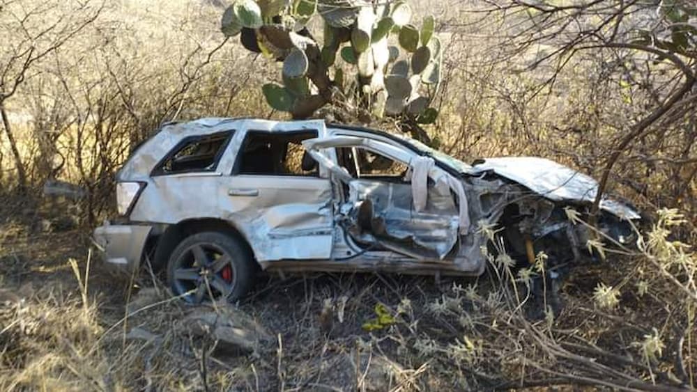 Mujer muere en volcadura de camioneta en El Peral, Humilpan