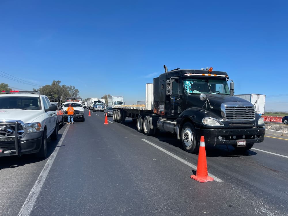 Despedazado terminó sujeto al tratar de cruzar la autopista 57 en El Sauz, Pedro Escobedo