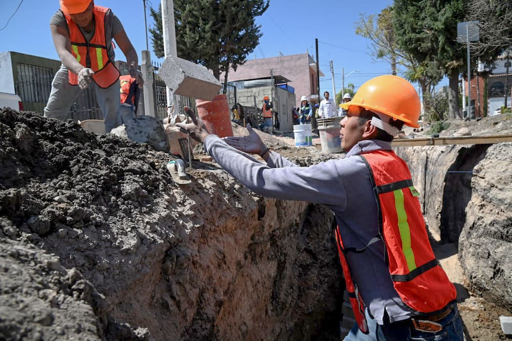 Modernizan calles en colonia Puertas del Sol en la capital queretana