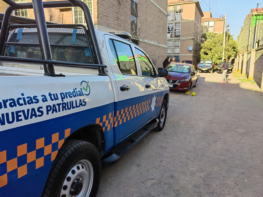 Dejan auto sin llantas en fraccionamiento del Centro de SJR