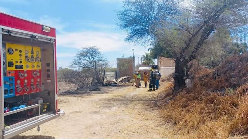 Incendio de llantas moviliza a servicios de emergencia Pedro Escobedo