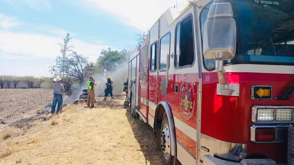 Incendio de llantas moviliza a servicios de emergencia Pedro Escobedo