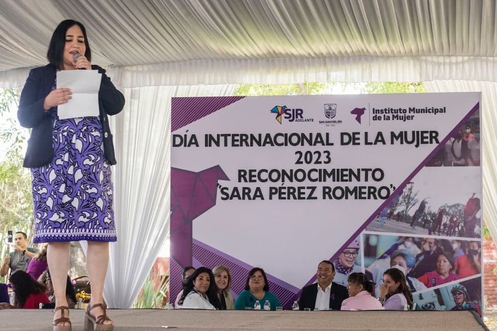 Entregan reconocimiento Sara Pérez Romero a mujeres destacadas de San Juan del Río