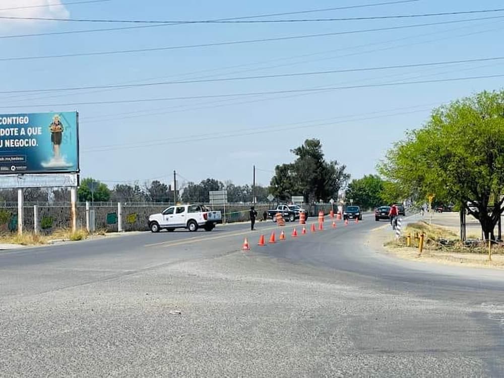 Alerta por volcadura de pipa de gas LP sobre Panamericana en Pedro Escobedo