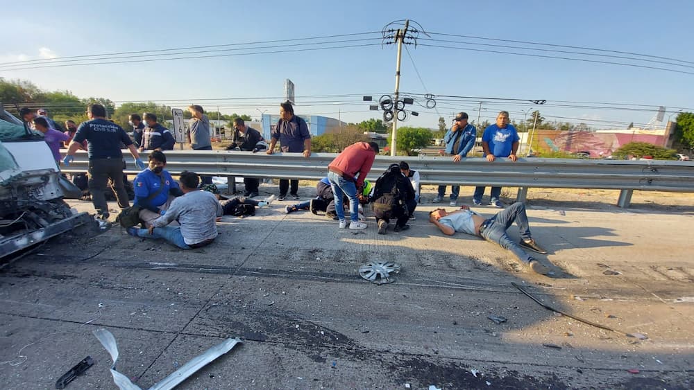 Brutal choque múltiple deja por lo menos 10 personas lesionadas sobre autopista 57 en SJR