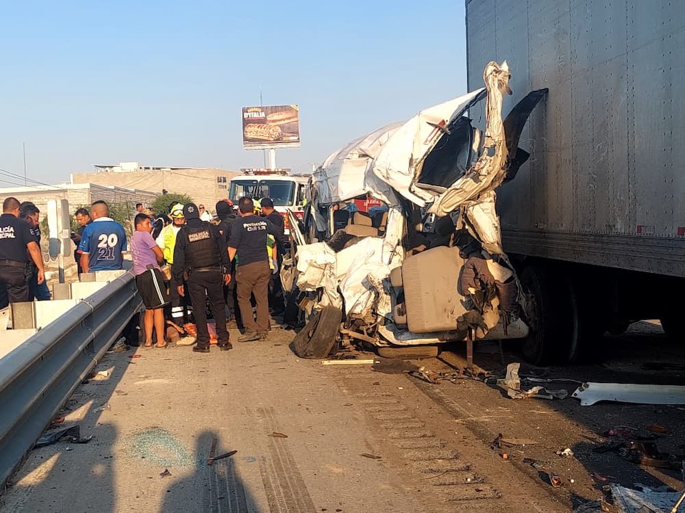 Brutal choque múltiple deja por lo menos 10 personas lesionadas sobre autopista 57 en SJR